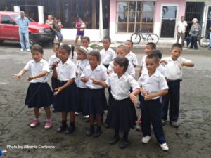 10 young school kids singing