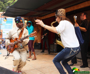 lil ed plays guitar & dances with saxophonist on stage