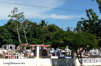 cemetery in Panama, many different kinds of graves.