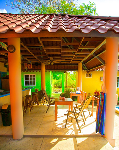 chairs and table under a gabezo
